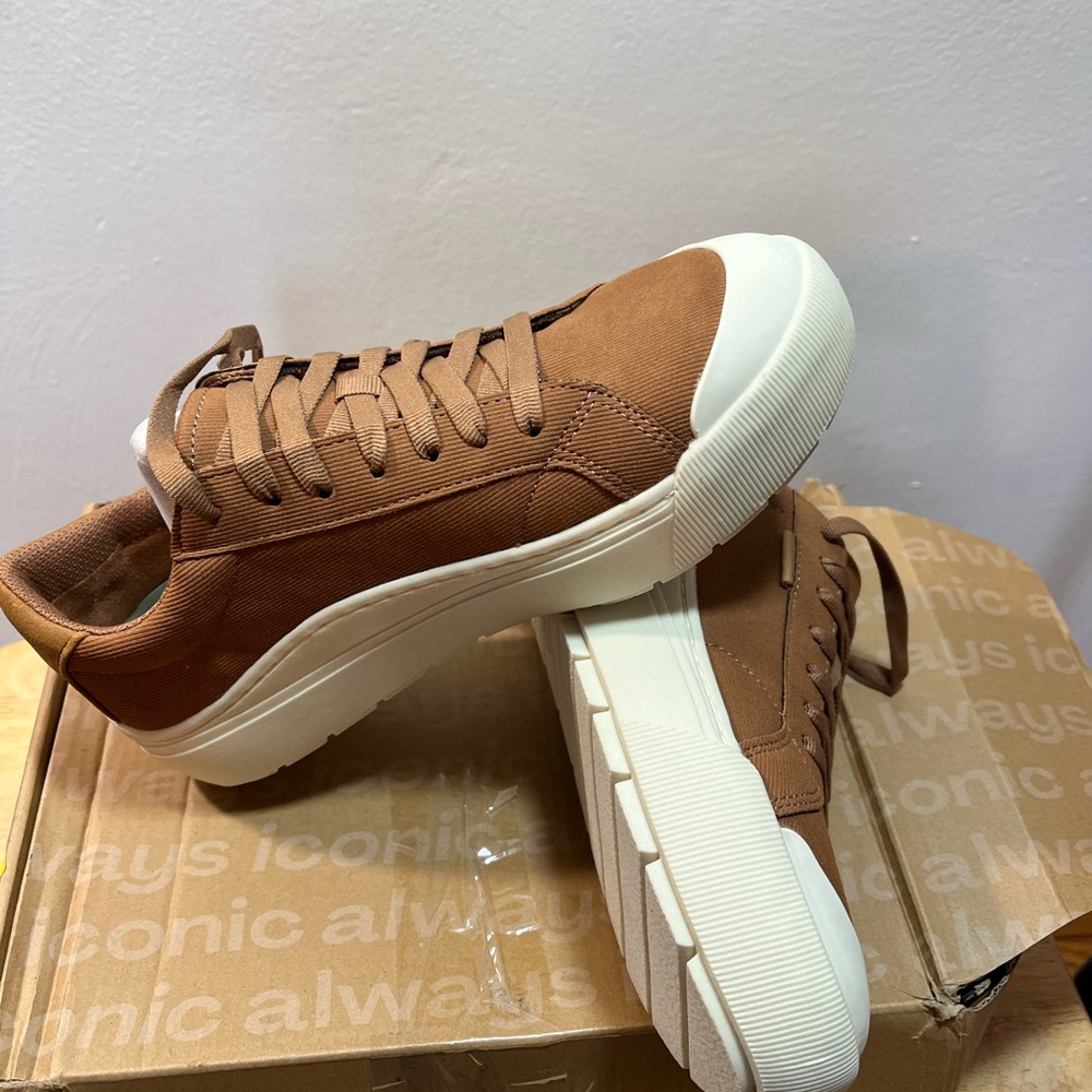 Dr. Scholl’s Platforms Sneakers.  Size:  8 - Picture 7 of 11